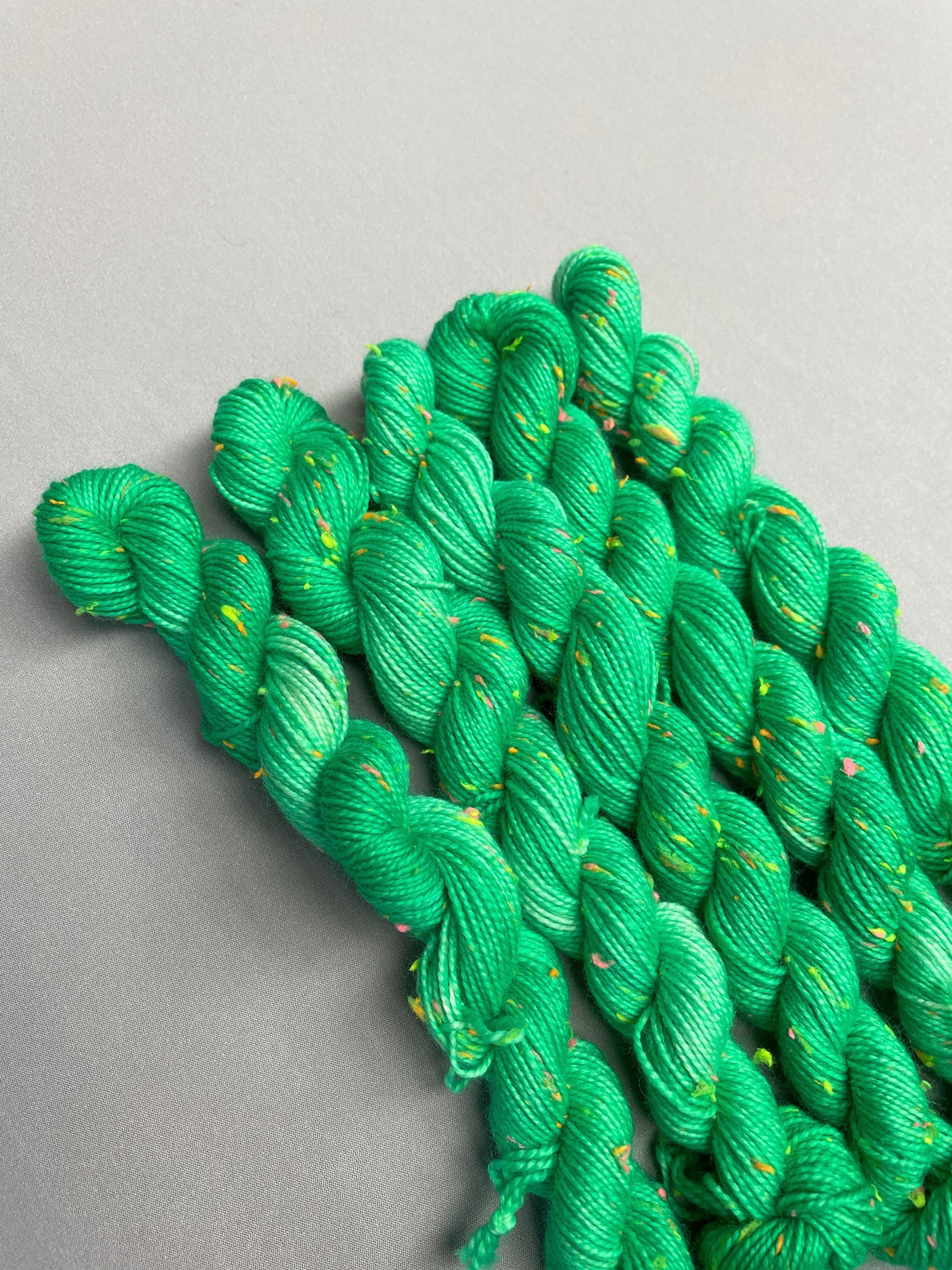 20g 4ply Neon Neps Peppermint Mini Skein