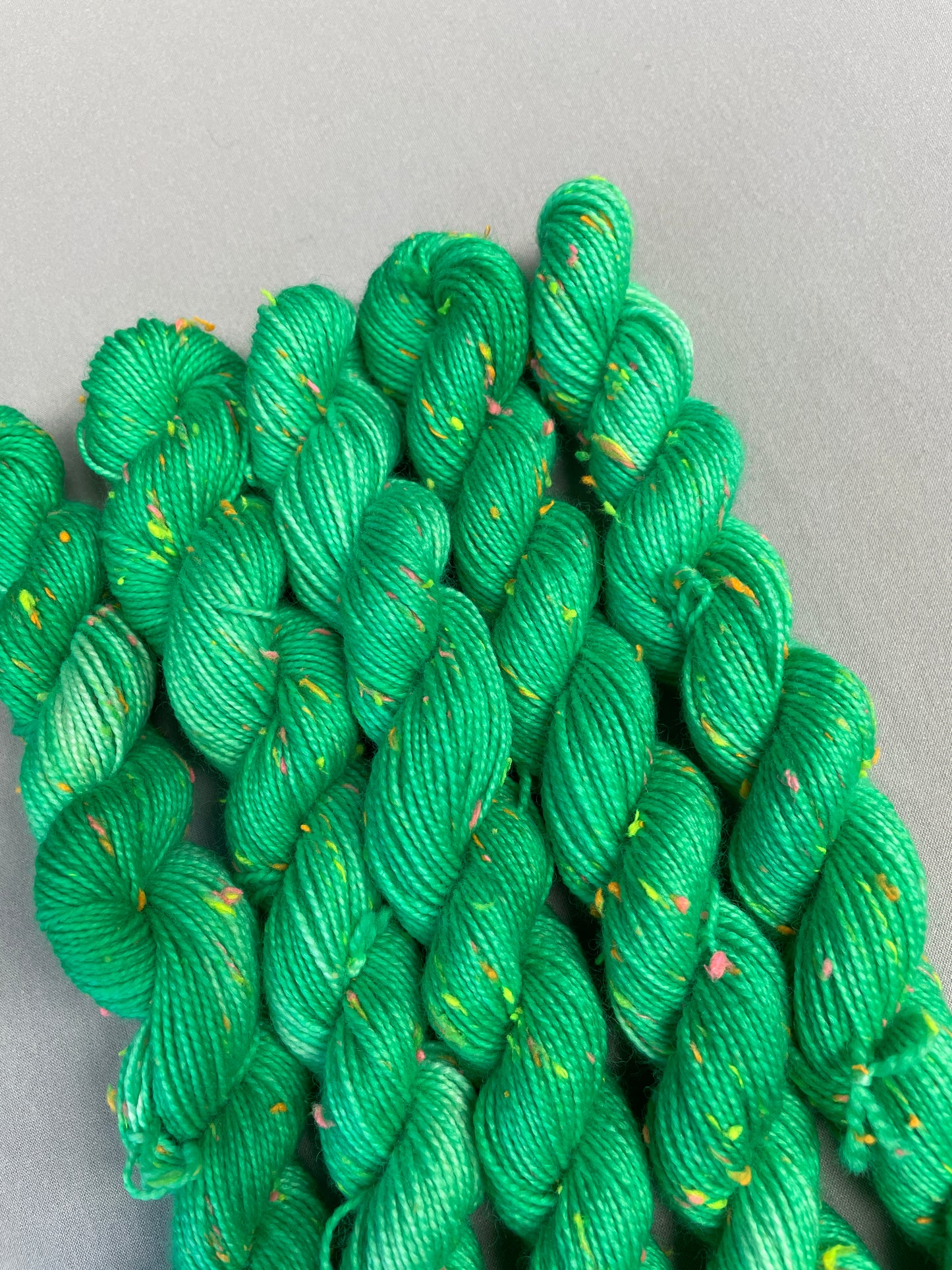 20g 4ply Neon Neps Peppermint Mini Skein